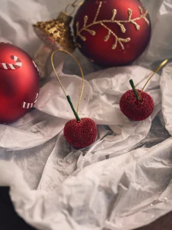 Juleophæng med kirsebær
