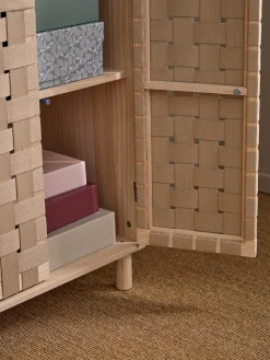 Skab med flettet design